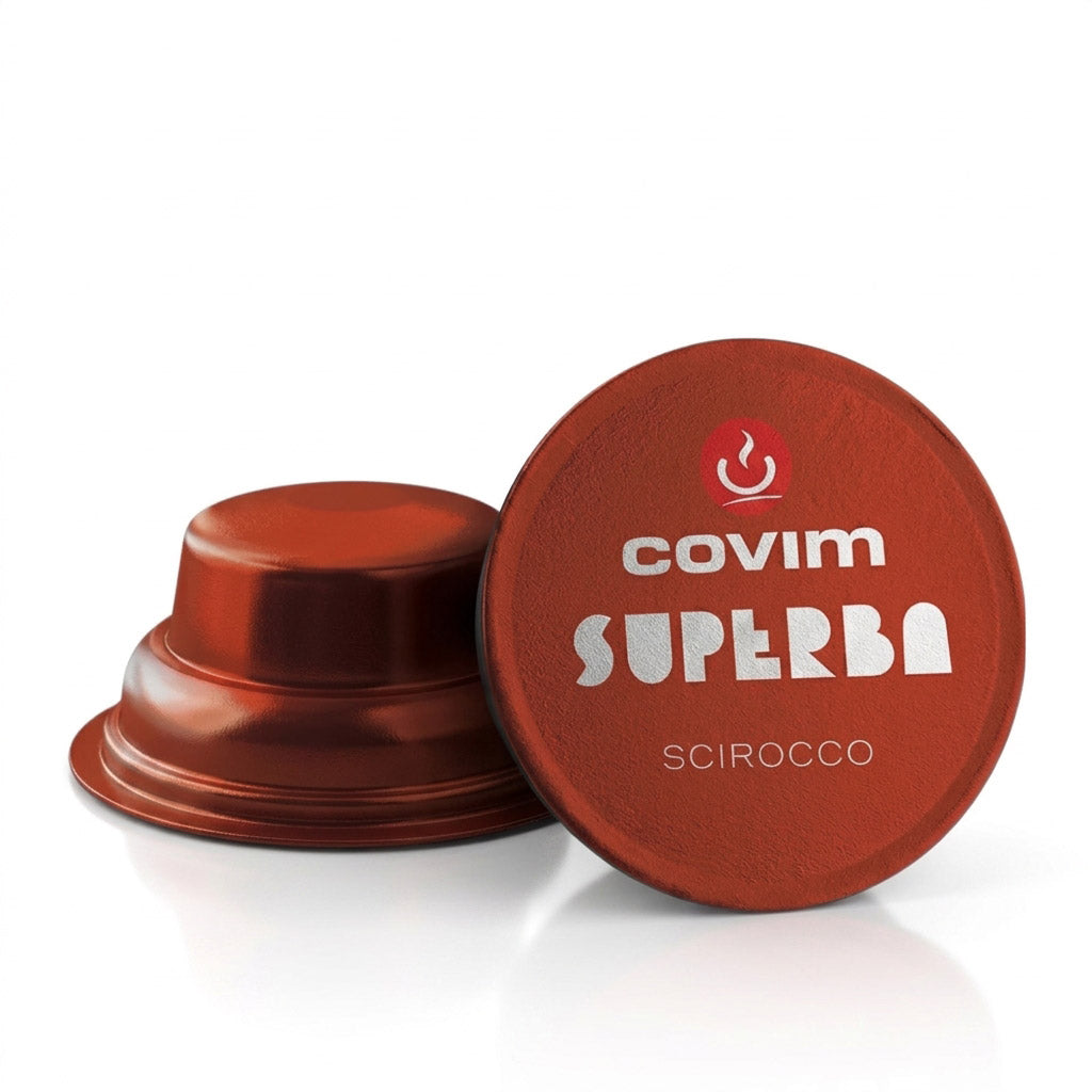 Dettaglio di due capsule Covim Superba Scirocco: entrambe caratterizzate da corpo e pellicola di colore rosso/rame metallizzato, con una vista di profilo e l'altra dall'alto.