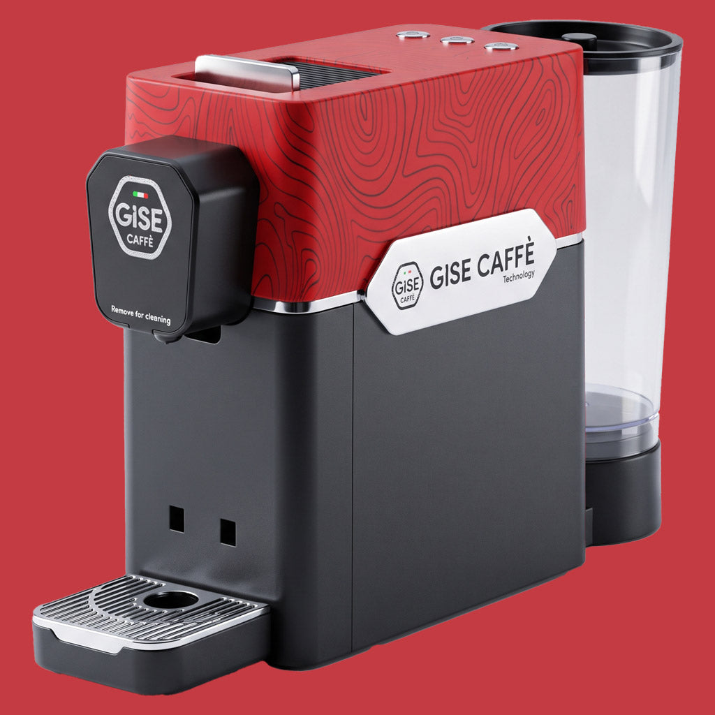 Macchina da caffè Gea Gise Caffè Technology rossa: vista di tre quarti con scocca superiore decorata, corpo nero, griglia poggia tazza e serbatoio trasparente.