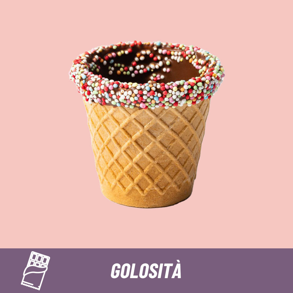Tazzina Chocup in wafer da 60 ml: cono con interno in cioccolato e bordo decorato con praline colorate.